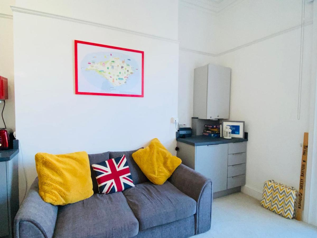 Wight On The Beach, Sleeps 4, Free Off Road Parking, Balcony With Sea Views Ryde  Exteriör bild