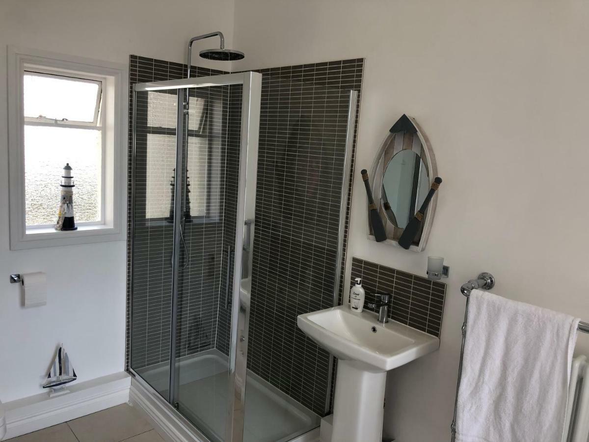 Wight On The Beach, Sleeps 4, Free Off Road Parking, Balcony With Sea Views Ryde  Exteriör bild
