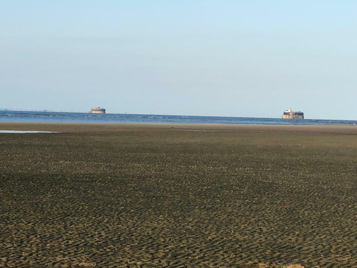 Wight On The Beach, Sleeps 4, Free Off Road Parking, Balcony With Sea Views Ryde  Exteriör bild