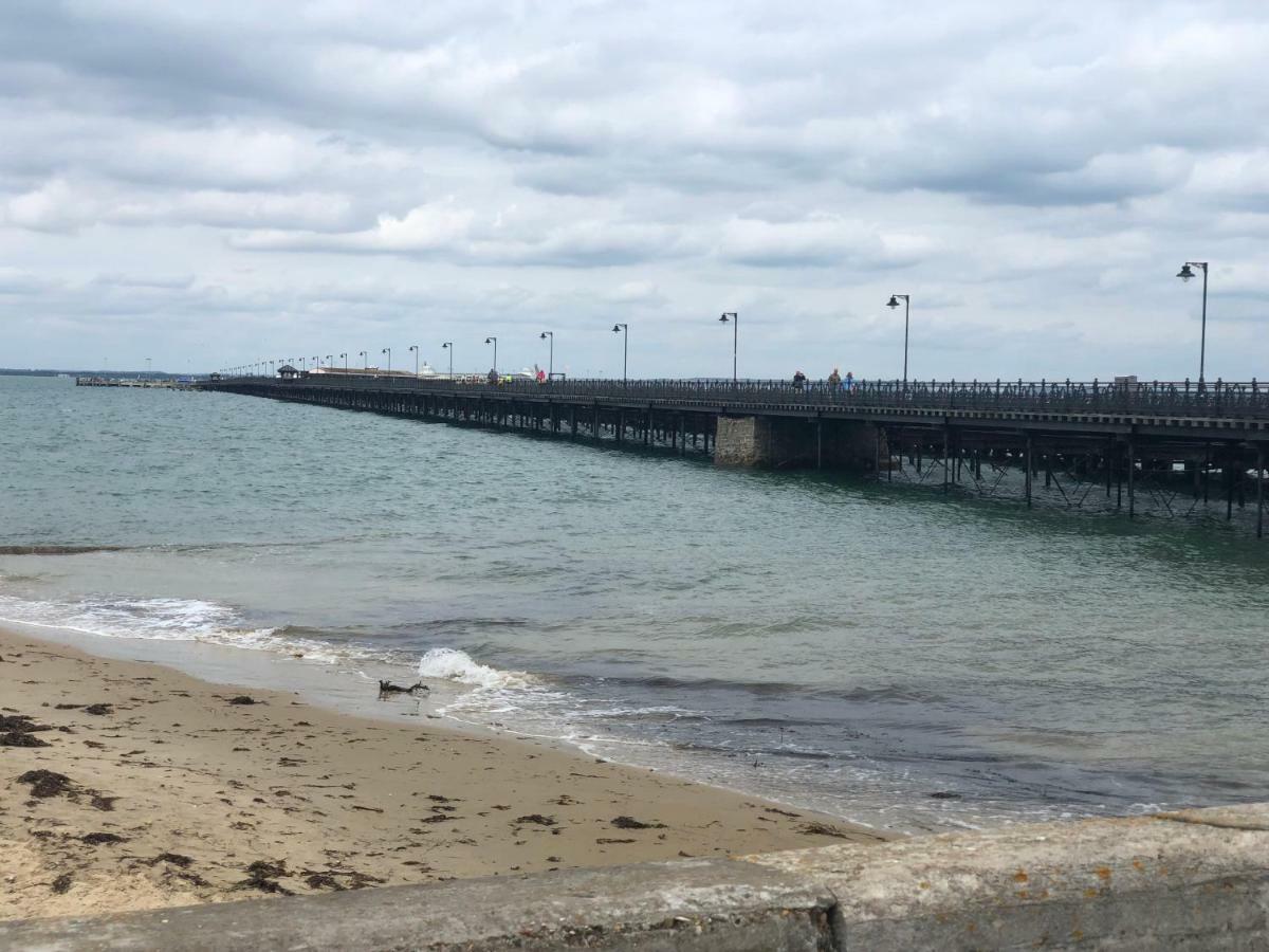 Wight On The Beach, Sleeps 4, Free Off Road Parking, Balcony With Sea Views Ryde  Exteriör bild