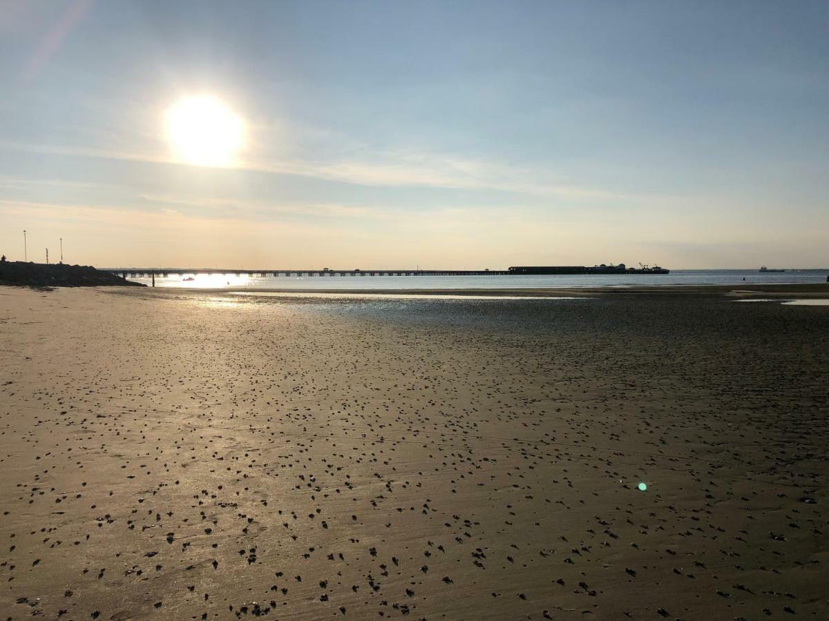 Wight On The Beach, Sleeps 4, Free Off Road Parking, Balcony With Sea Views Ryde  Exteriör bild